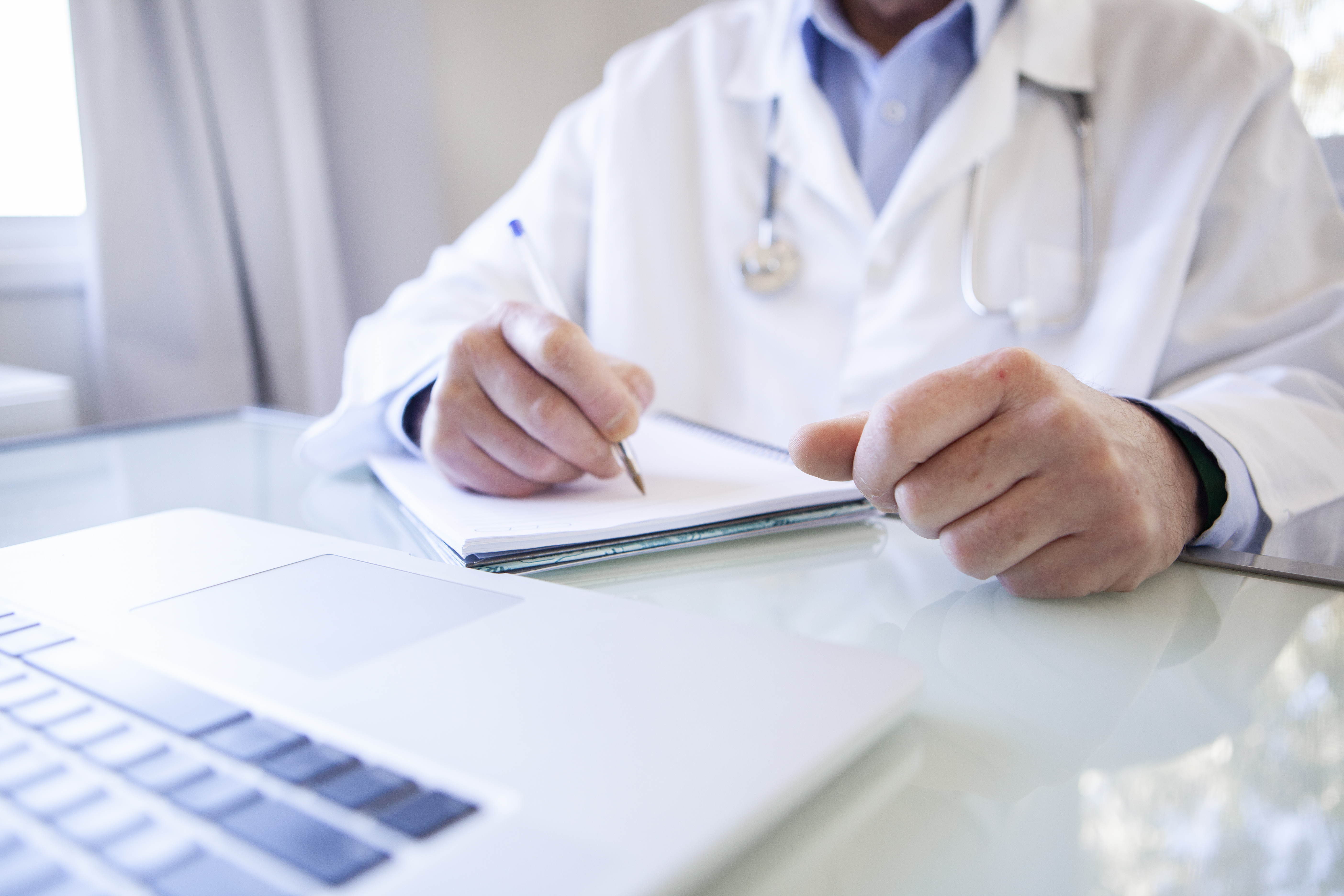 Der Experte im Gespräch: Auf diesen Seiten können Sie Prof. Dr. med. Enk eine Frage stellen, und die bereits beantworteten Fragen durchsuchen.