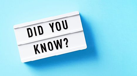 Eine Leuchttafel mit der Aufschrift “Did you know?”.